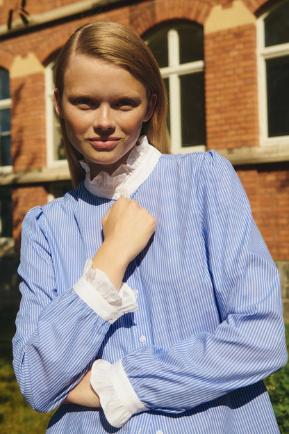 Frilled-collar blouse
