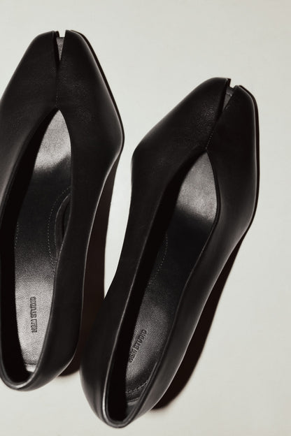 Leather court shoes