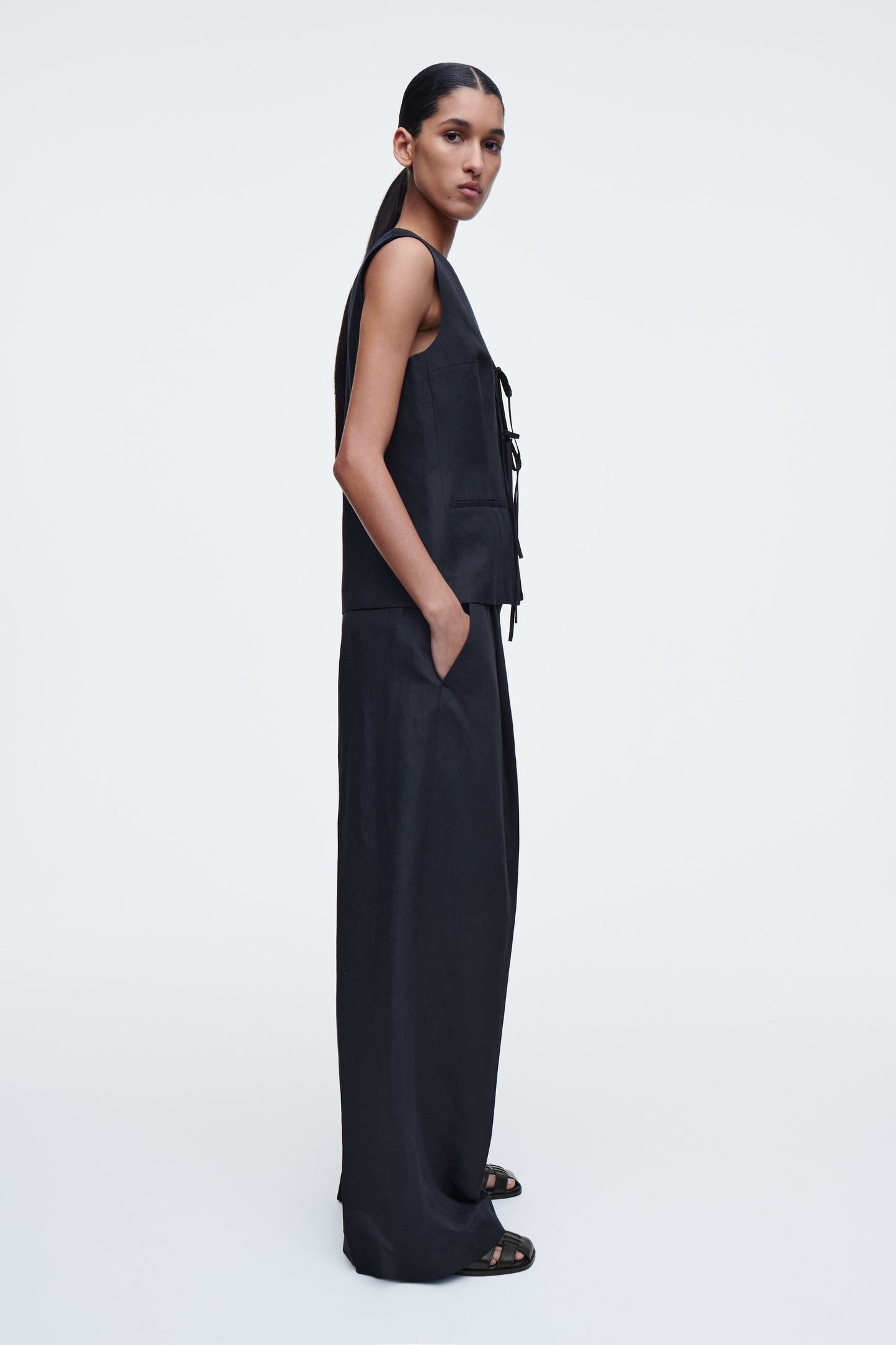 Relaxed linen-blend wide-leg trousers