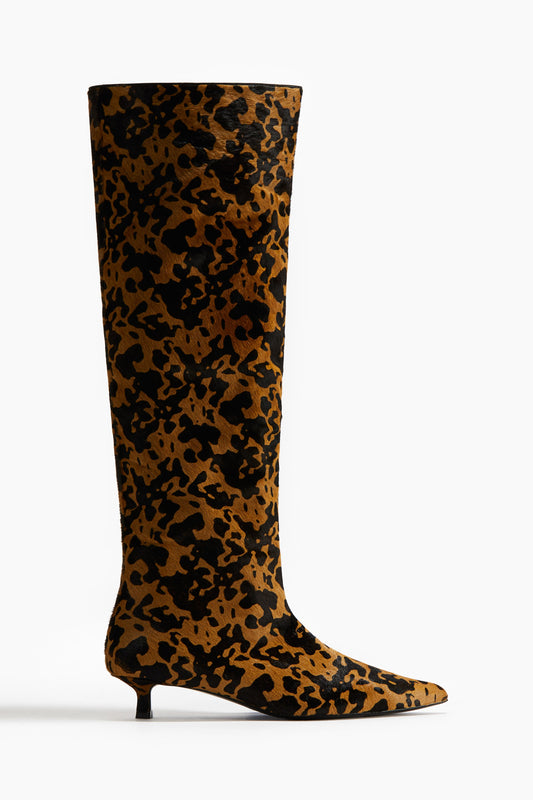 Kitten-heeled leather boots