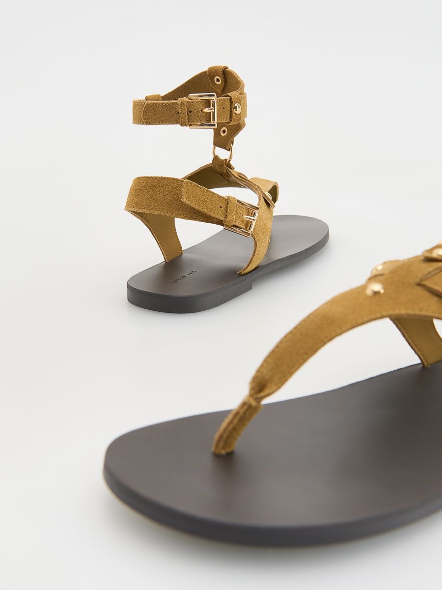 Suede sandals with straps