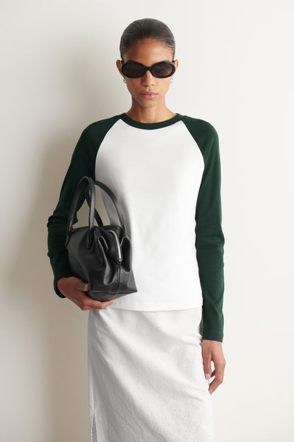 Long-sleeved cotton raglan T-shirt