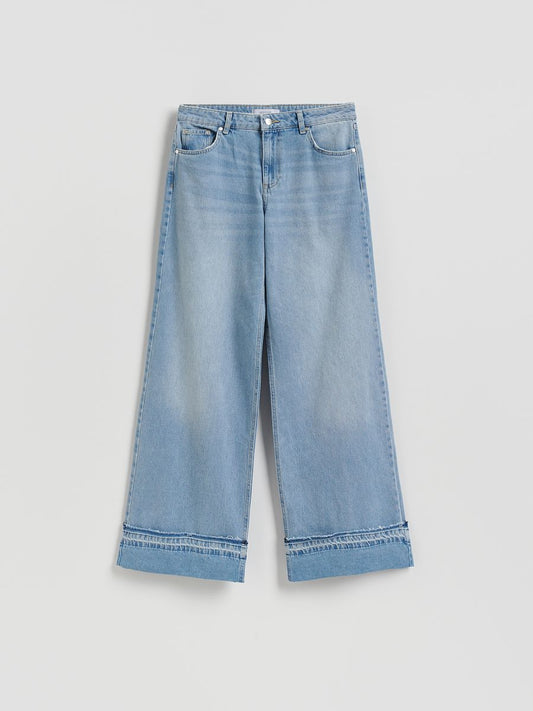 Wide‑leg jeans with rolled‑up hem