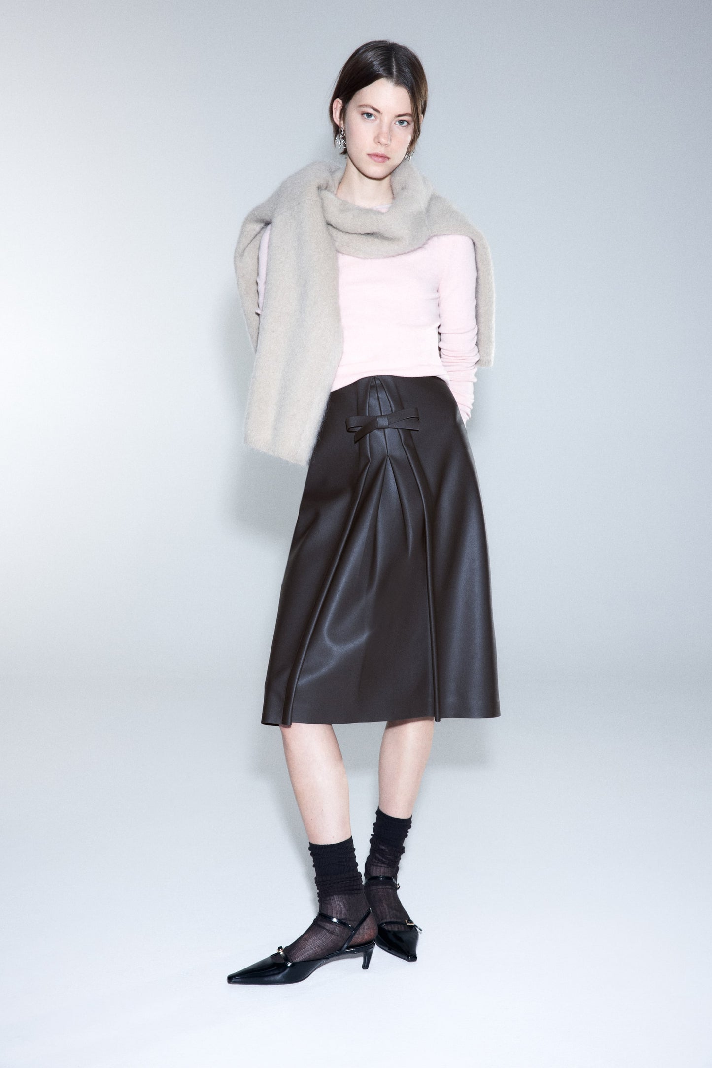 Bow-front skirt