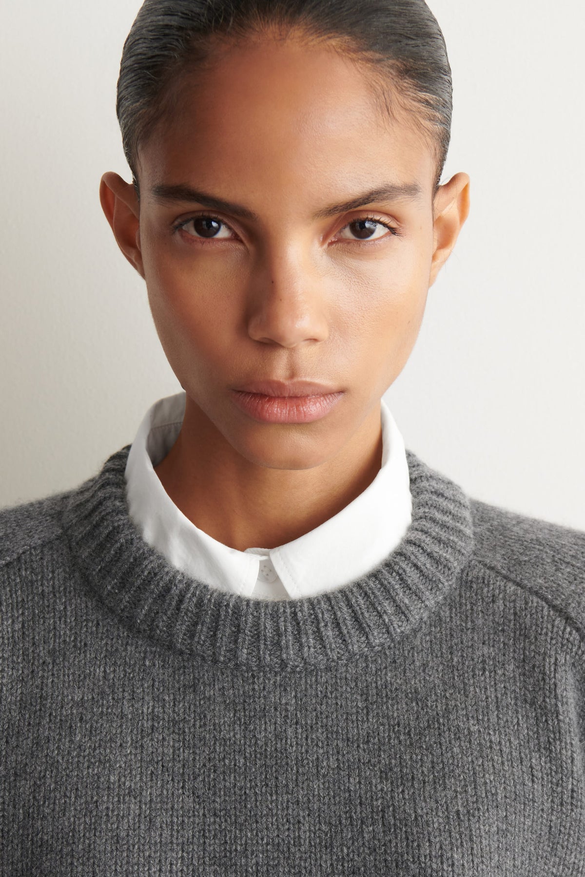 ROUNDED CASHMERE CREW-NECK JUMPER
