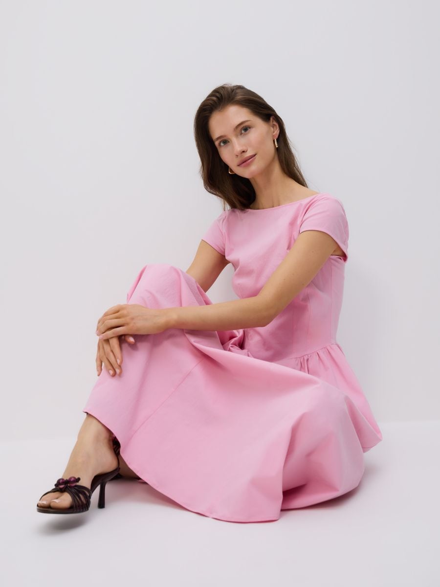 Midi dress with pleats