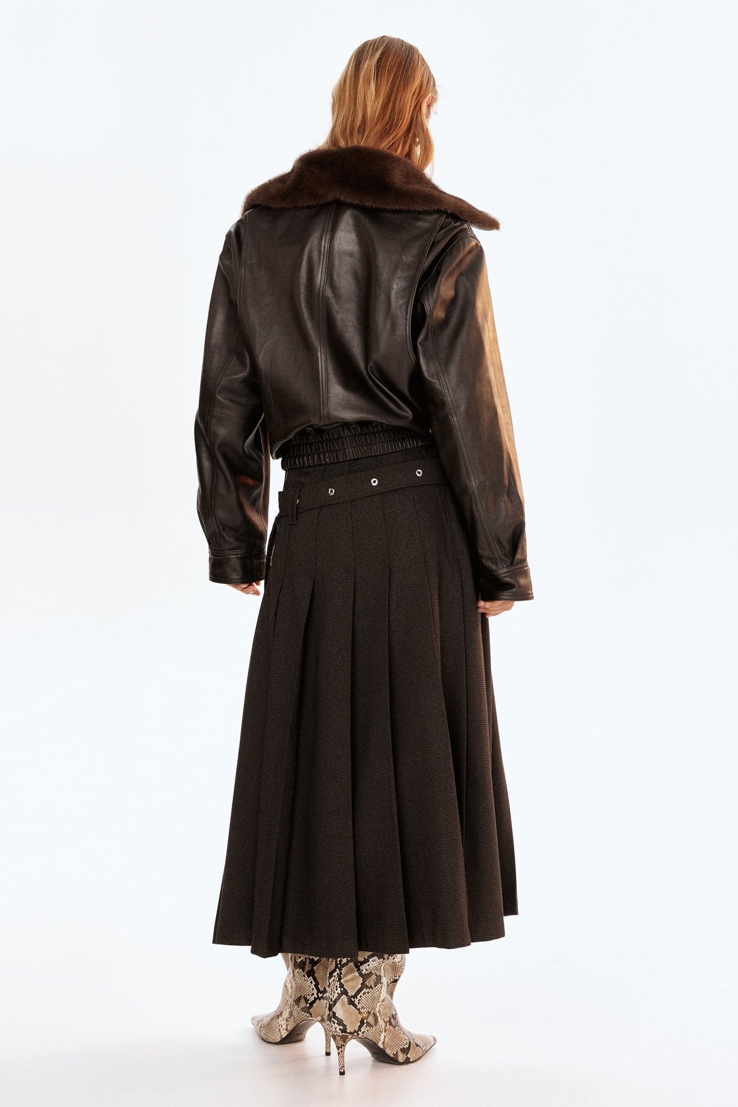 Belted pleated skirt