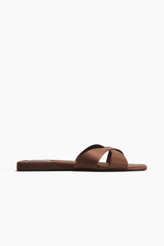 Crossover-strap sandals