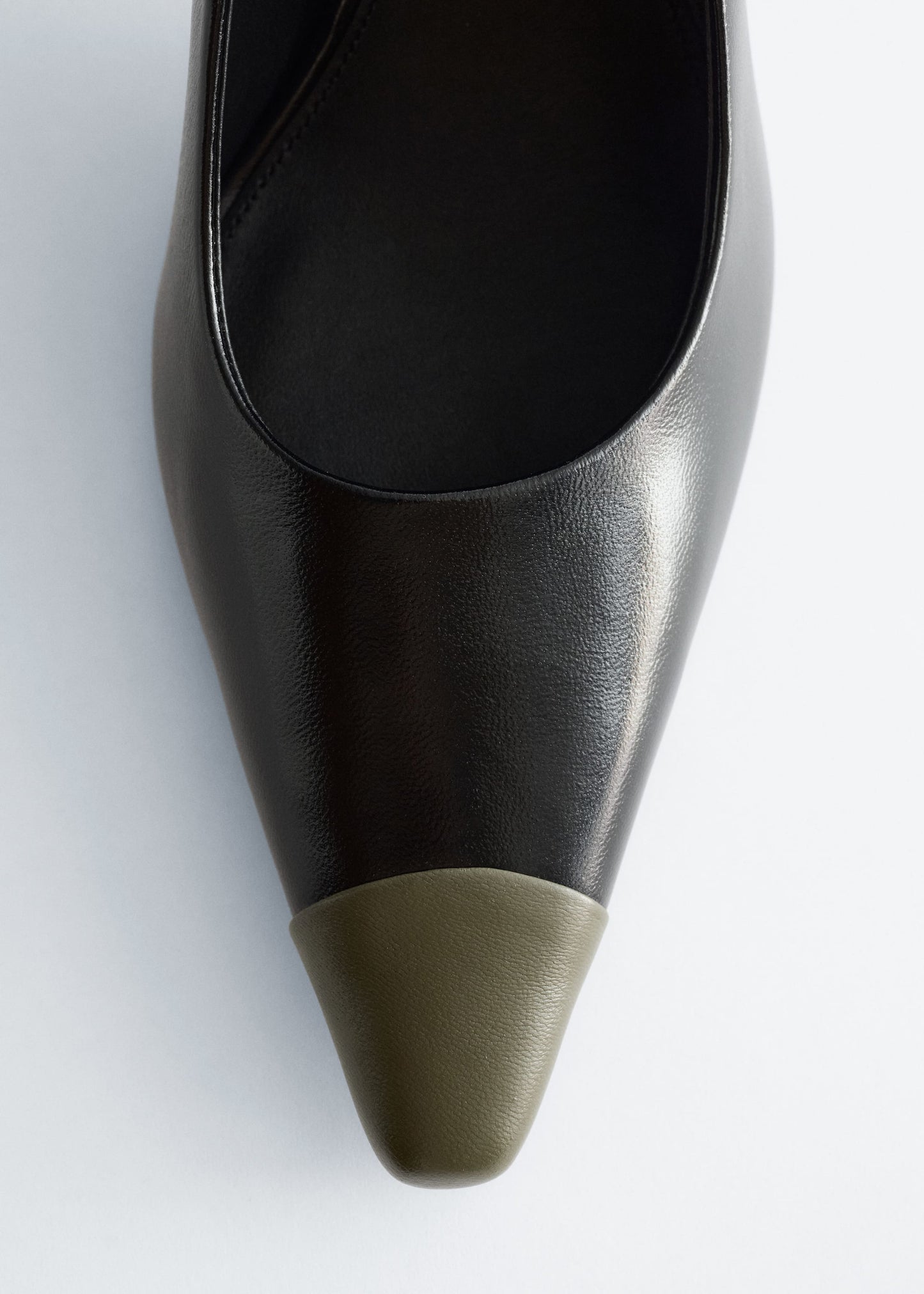 Colour-Blocked Leather Pumps