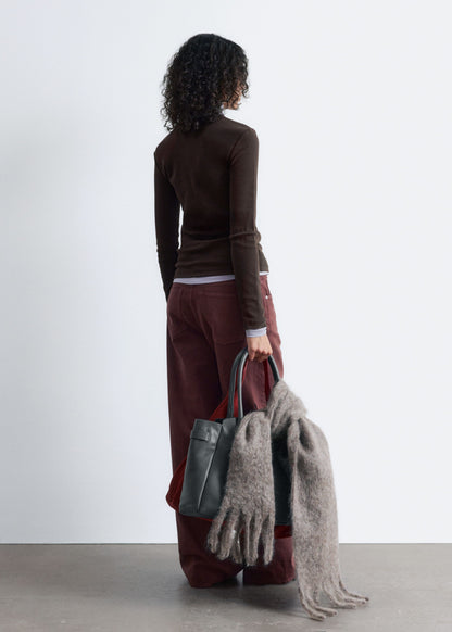 Relaxed Wide-Leg Jeans