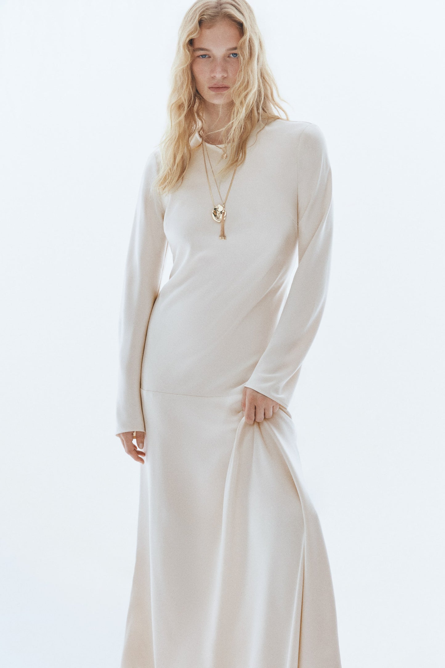 Open-back tie-detail dress