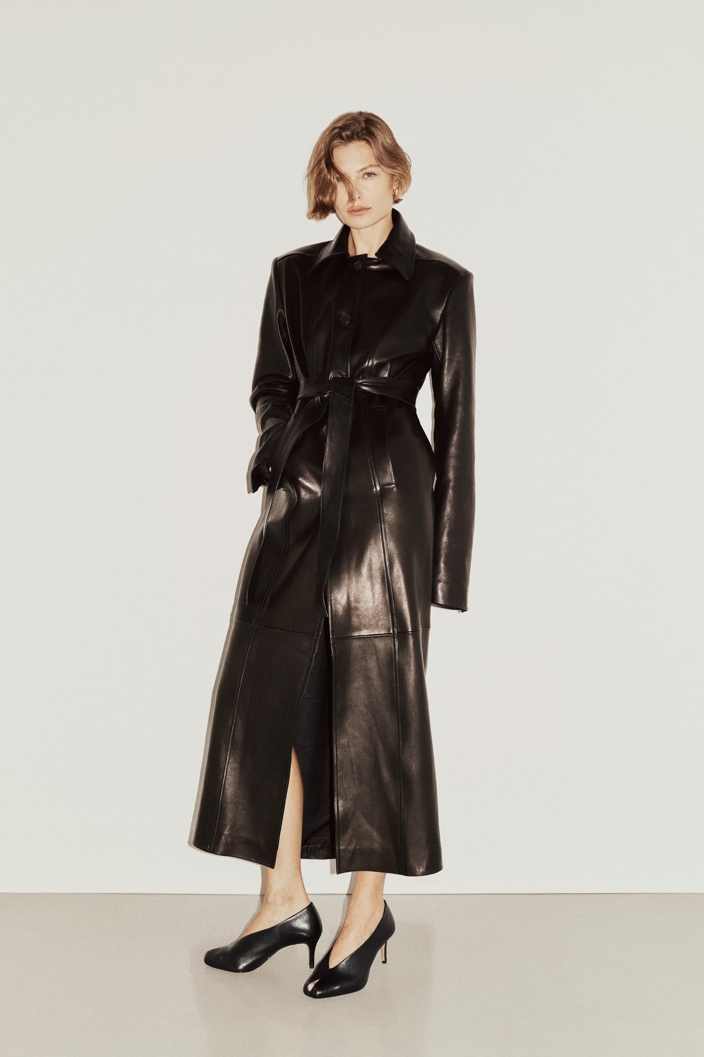 Leather court shoes