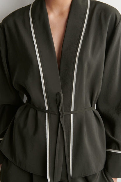 Contrast-piped belted wrap top