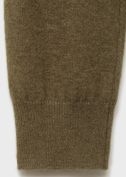 Round-neck knitted sweater