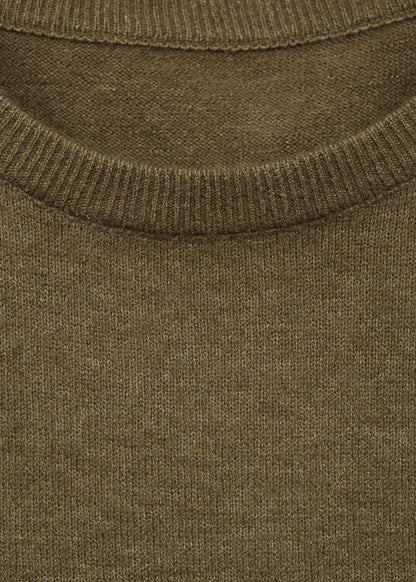 Round-neck knitted sweater