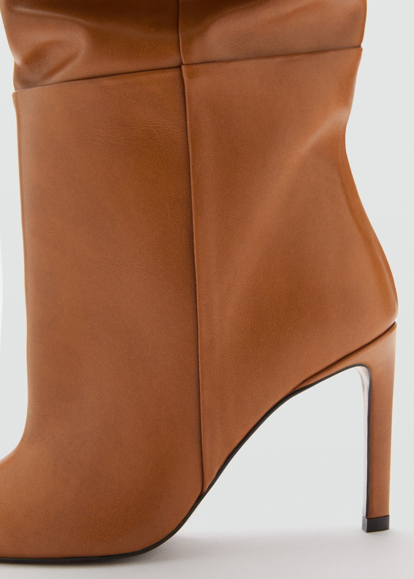 High leather boot with ruffled detail