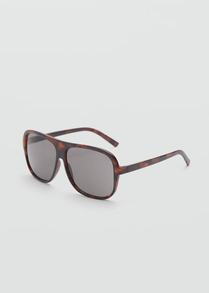 Tortoiseshell-effect sunglasses