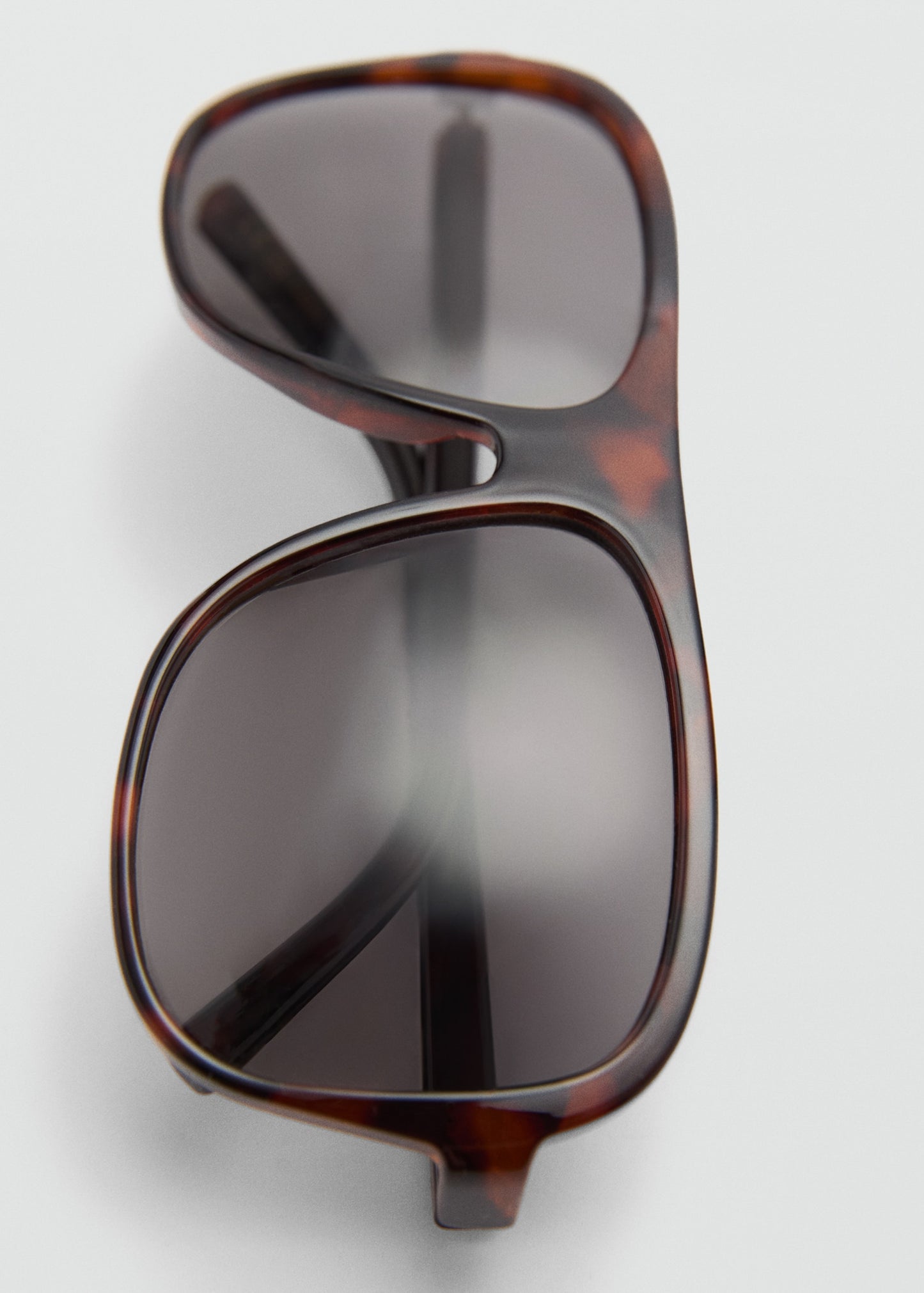 Tortoiseshell-effect sunglasses