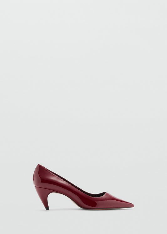 Patent leather heel shoes