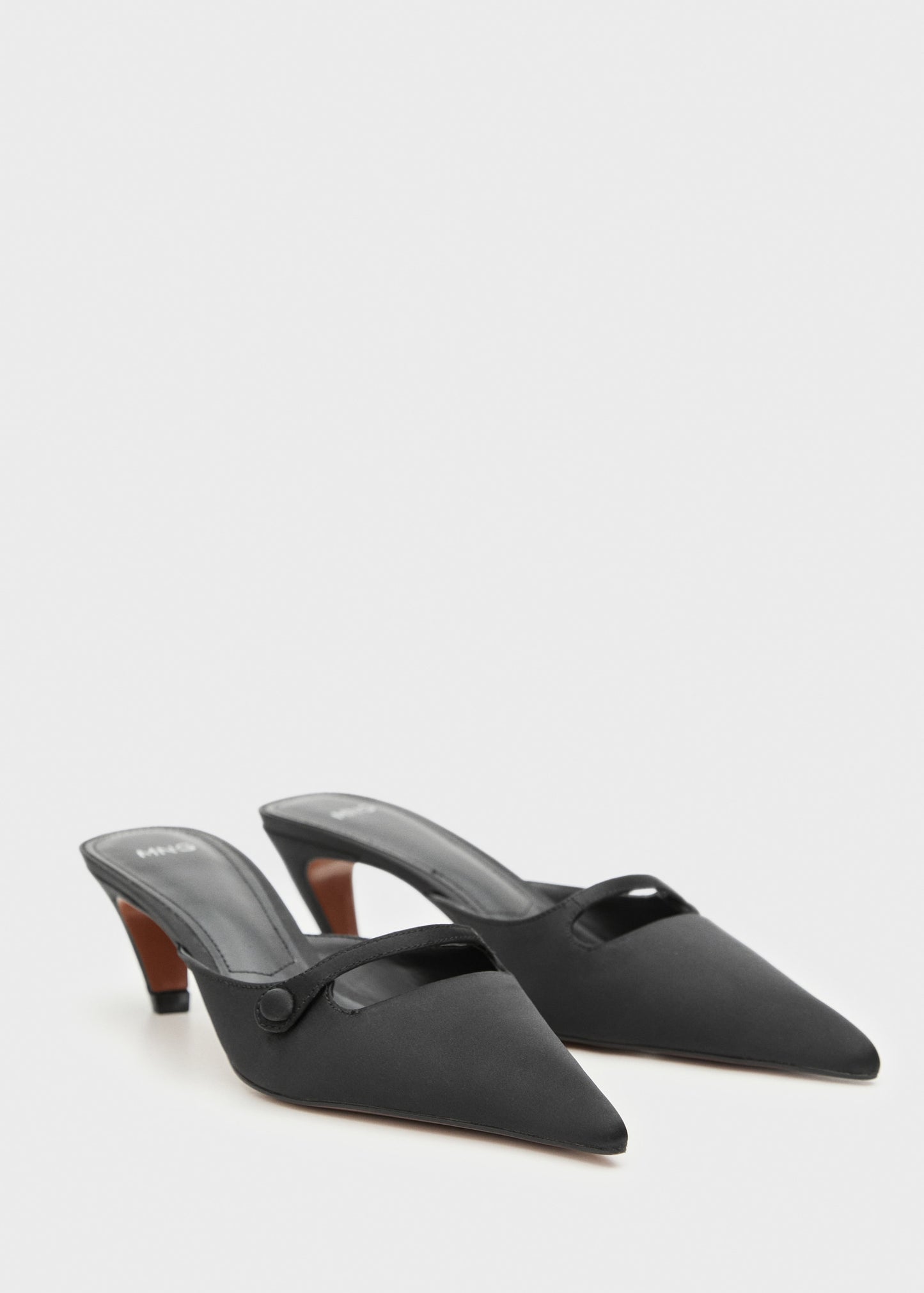 Satin kitten-heel shoes