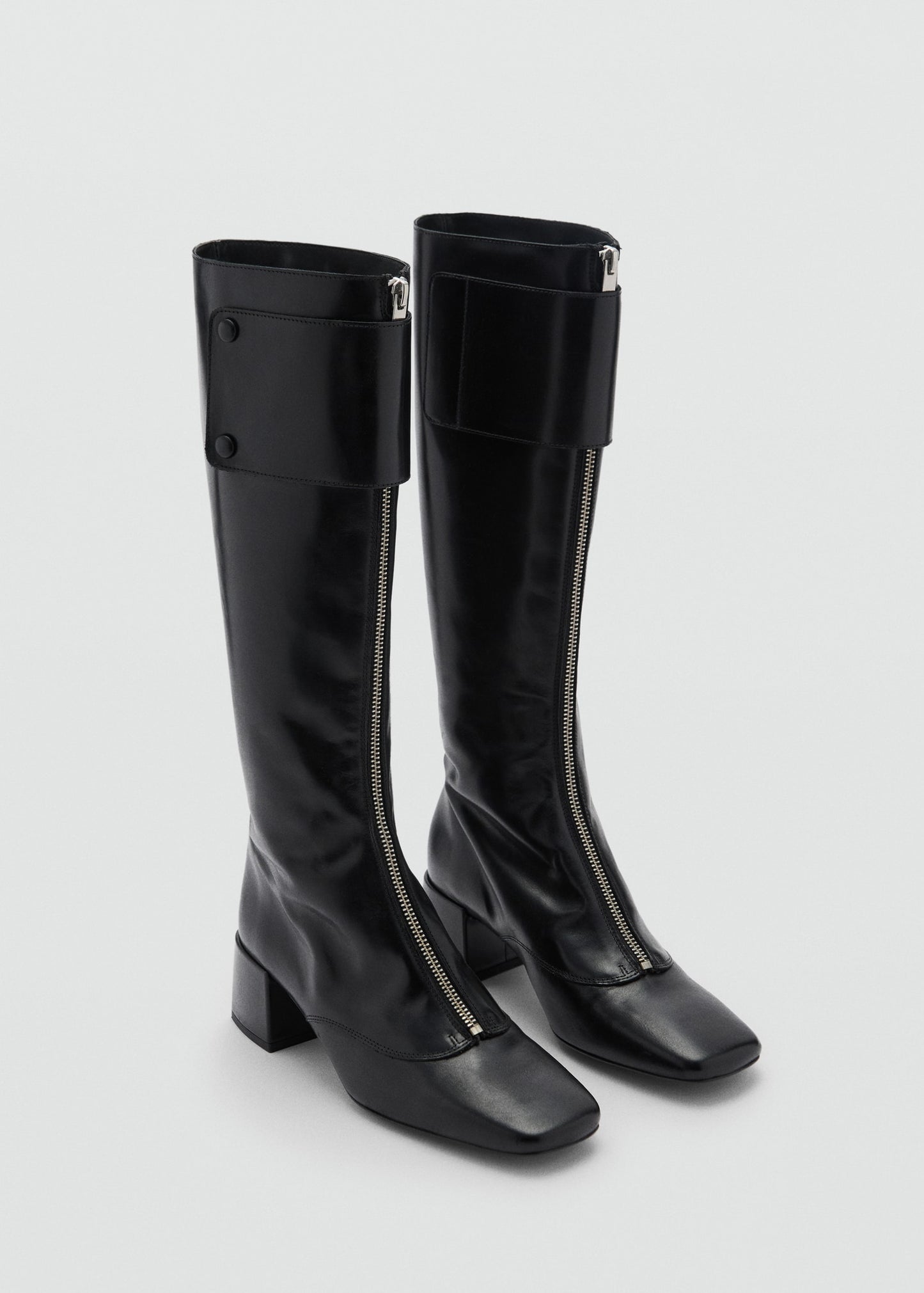 Zipper leather boots