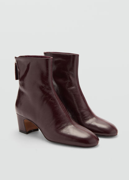 Zipped leather ankle boots