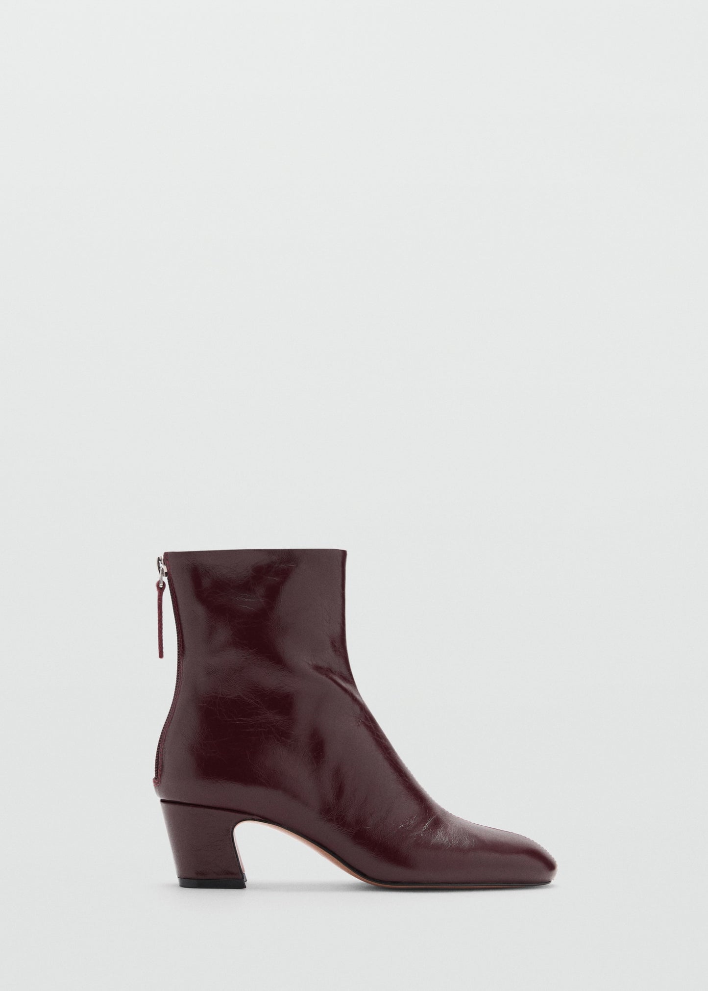 Zipped leather ankle boots