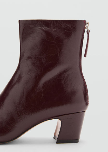 Zipped leather ankle boots