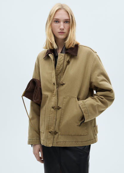 Parka with contrasting collar and pockets