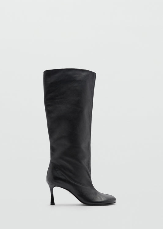 Round-toe leather boots