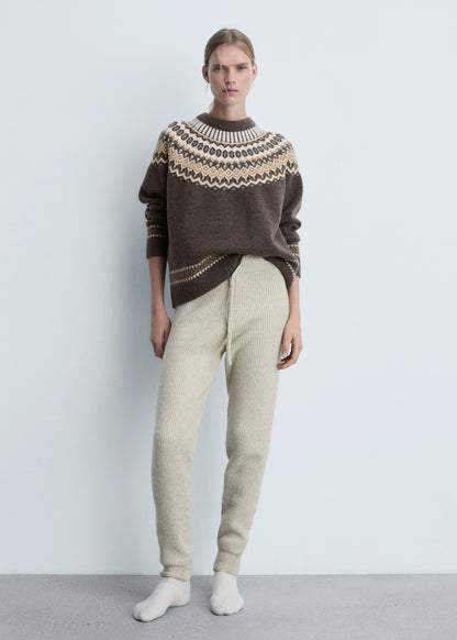 Round-neck knitted sweater