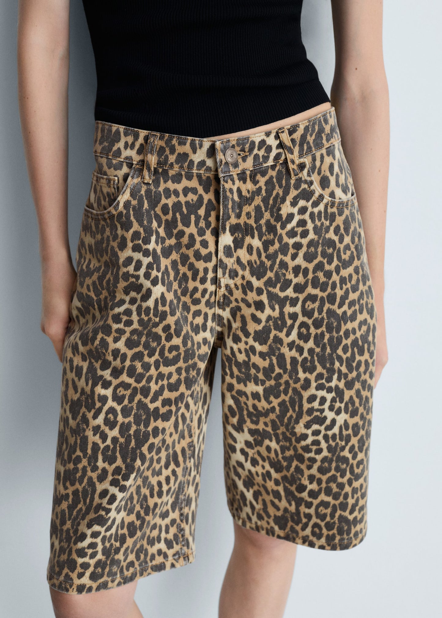 High-waist leopard-print bermuda shorts