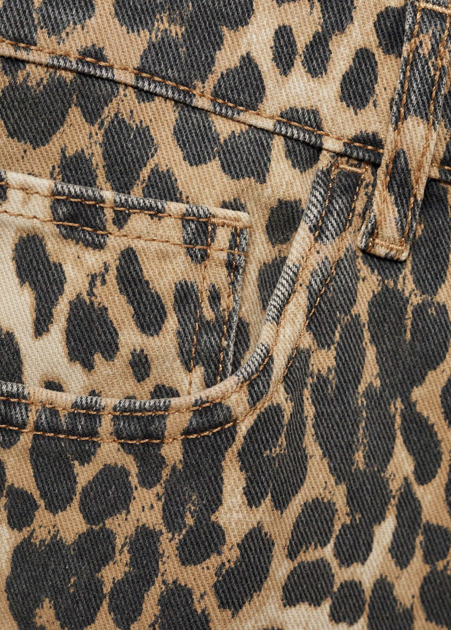 High-waist leopard-print bermuda shorts