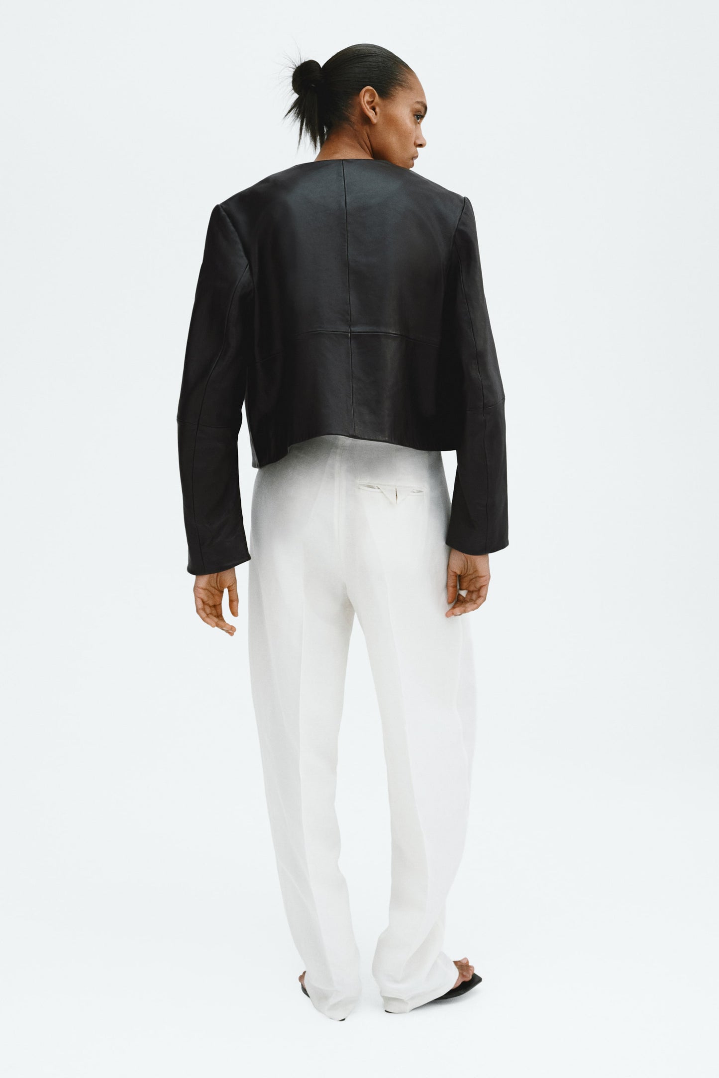 Short leather jacket