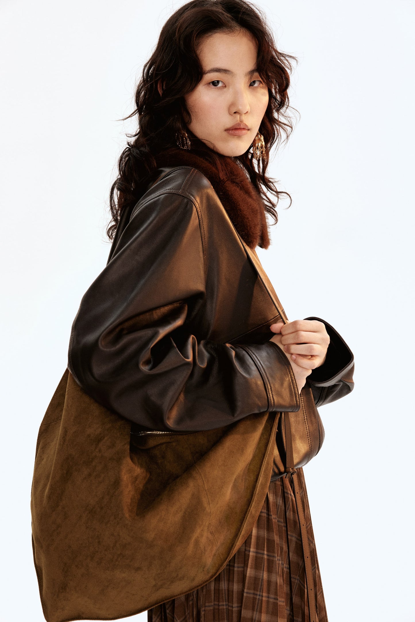 Triangular crossbody bag