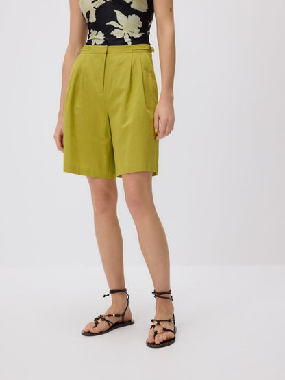 Shorts with linen blend