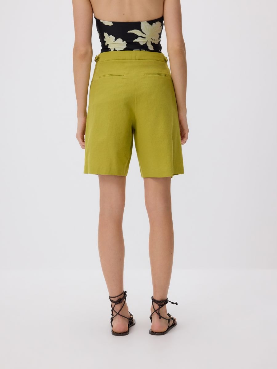 Shorts with linen blend