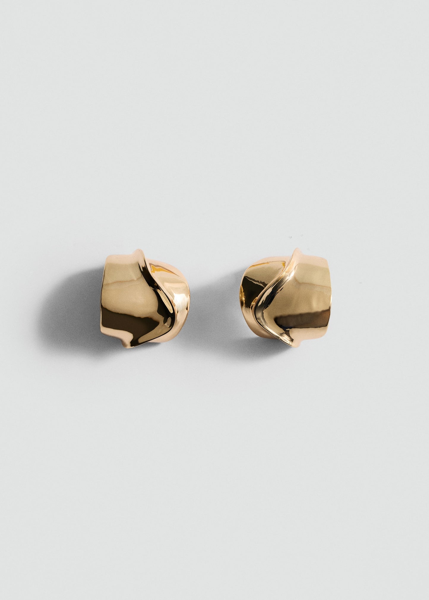 Volume relief earrings