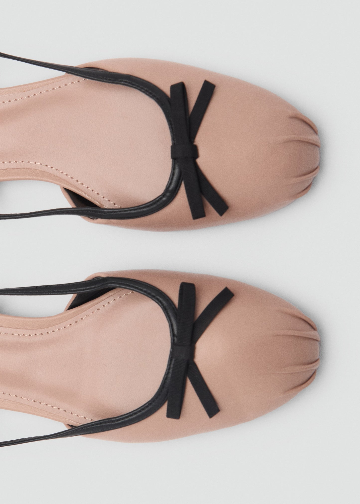 Ballet flats with decorative bow tie