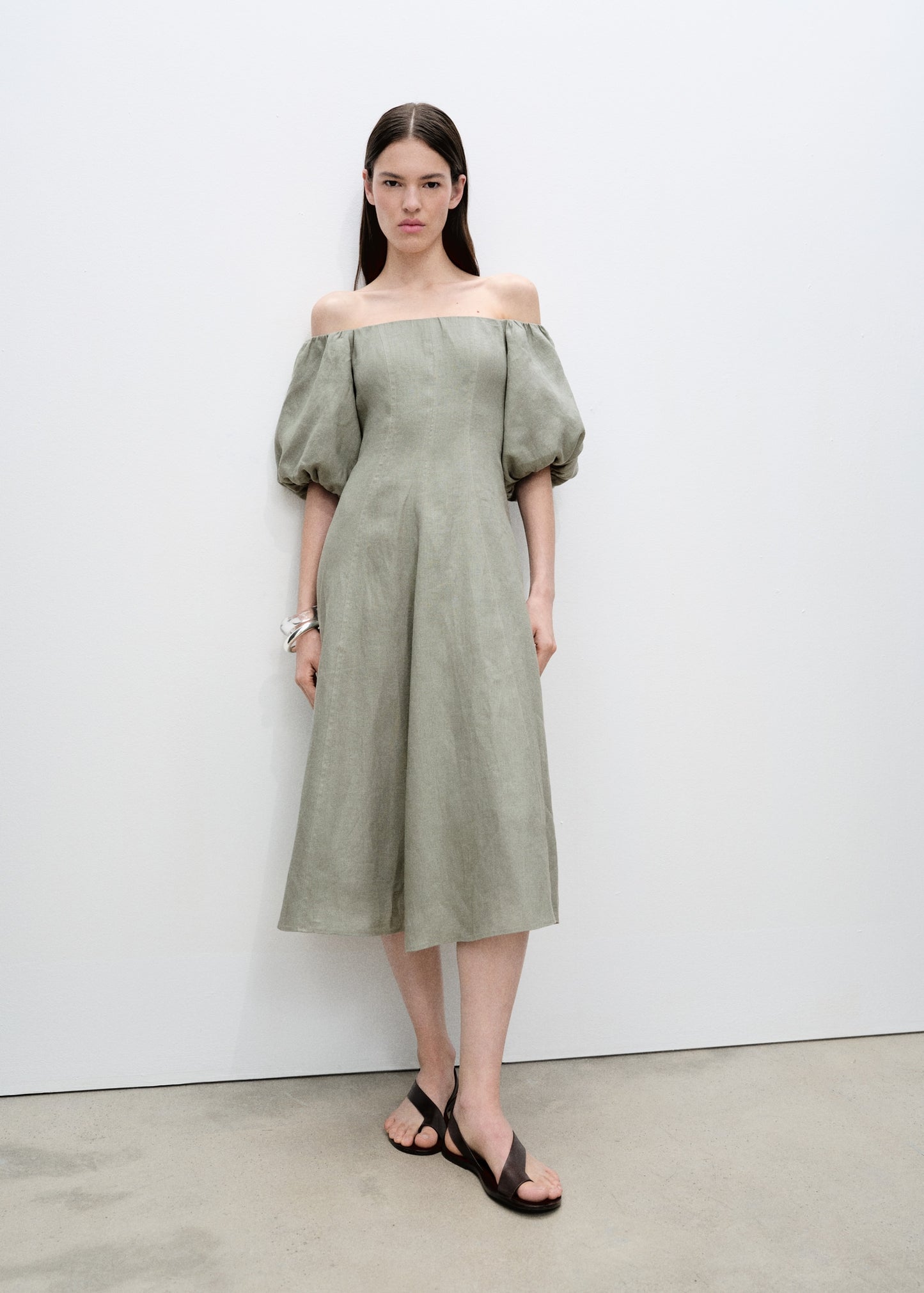 Puffed sleeve linen dress