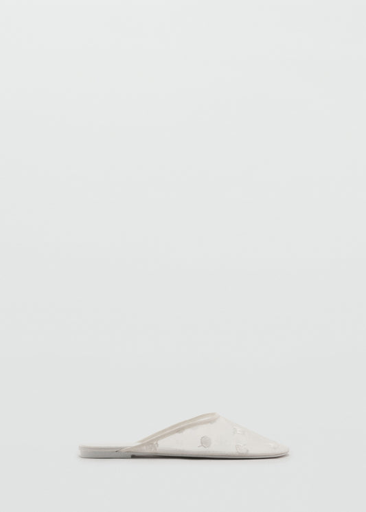 Embroidered mesh shoes