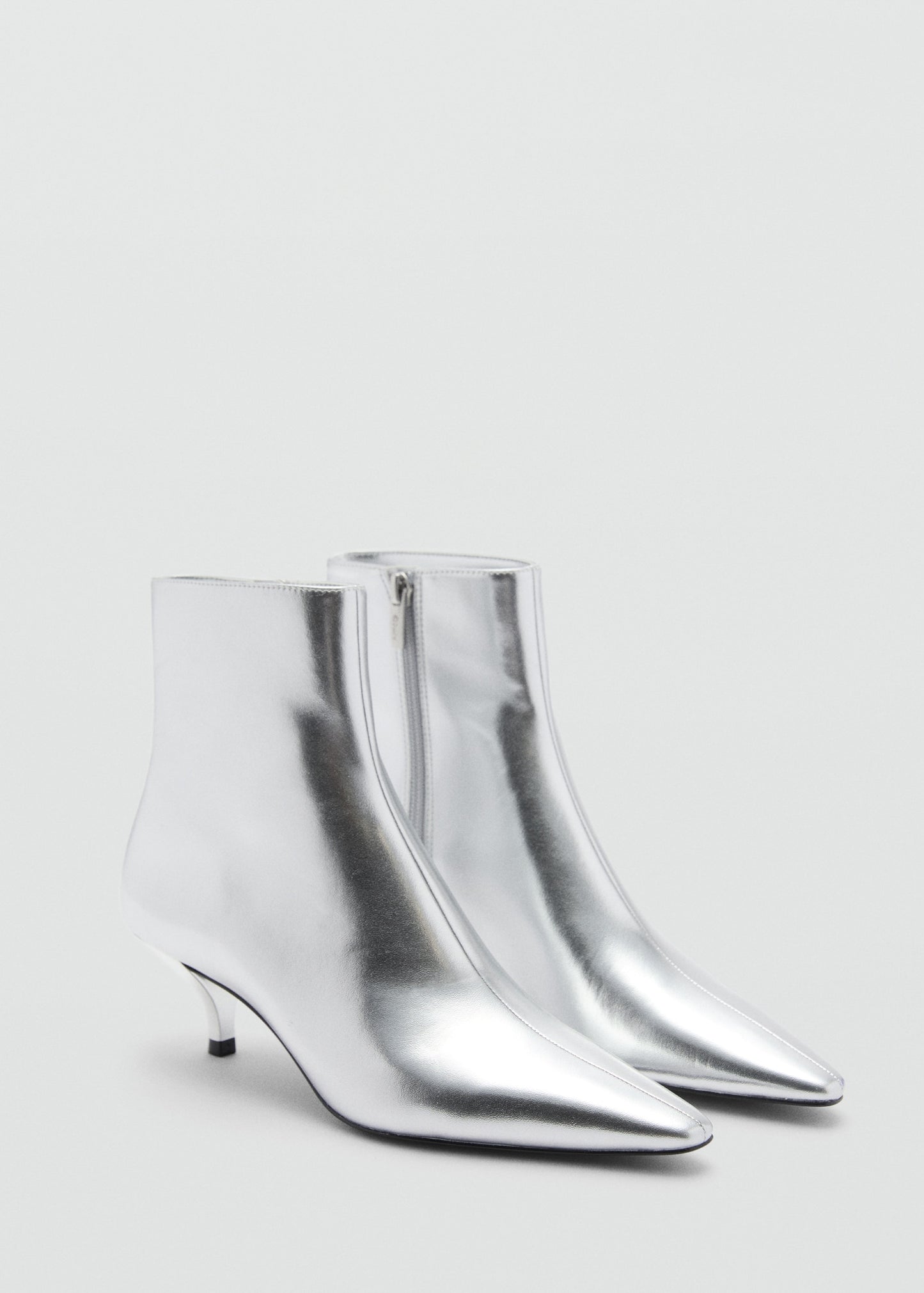 Metallic effect pointed toe boot