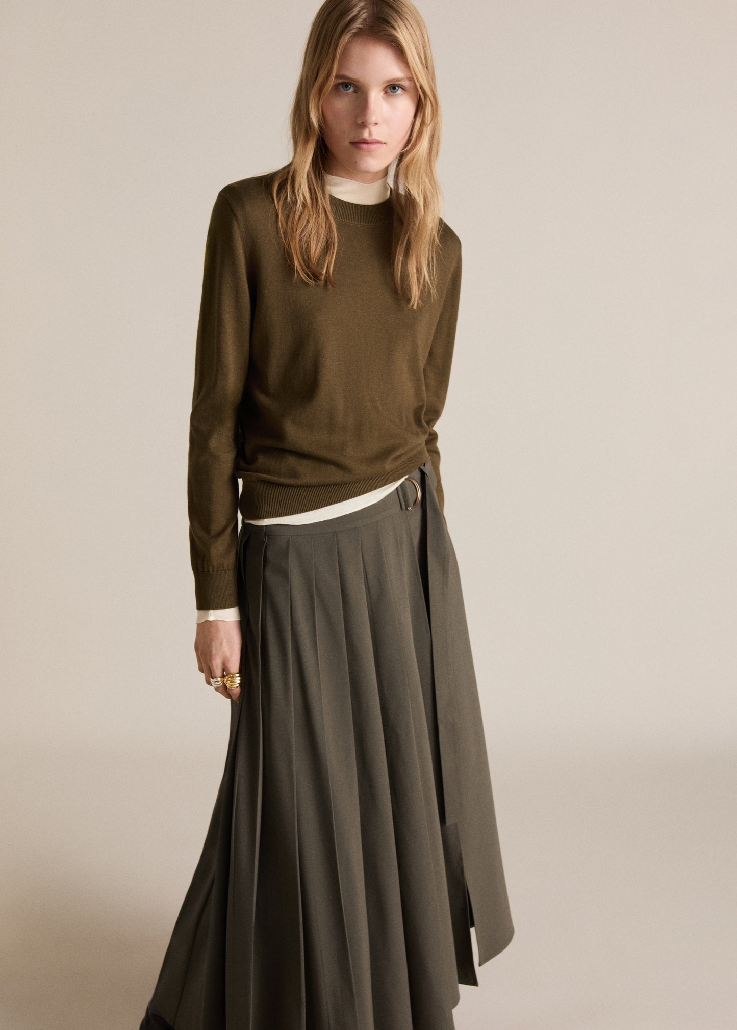 Pleated skirt with belt