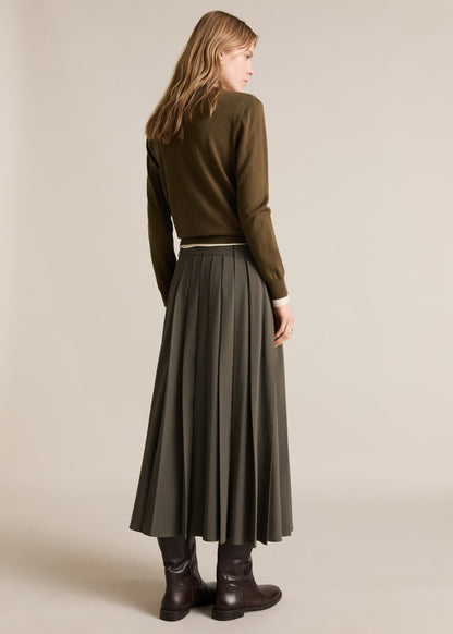 Pleated skirt with belt