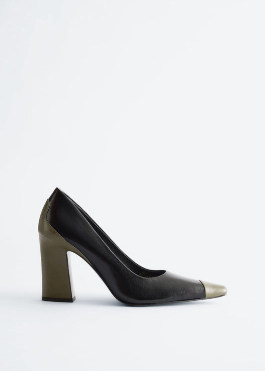 Colour-Blocked Leather Pumps