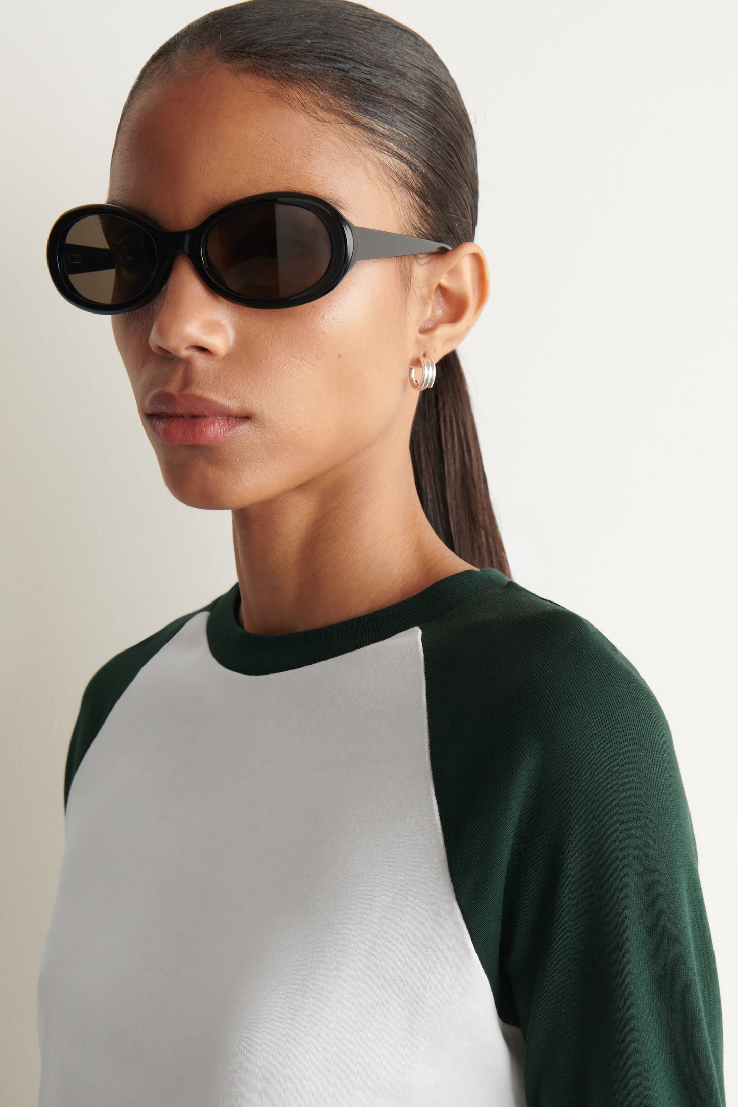 Long-sleeved cotton raglan T-shirt