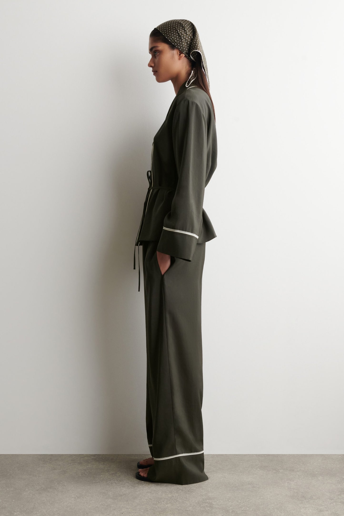 Contrast-piped belted wrap top