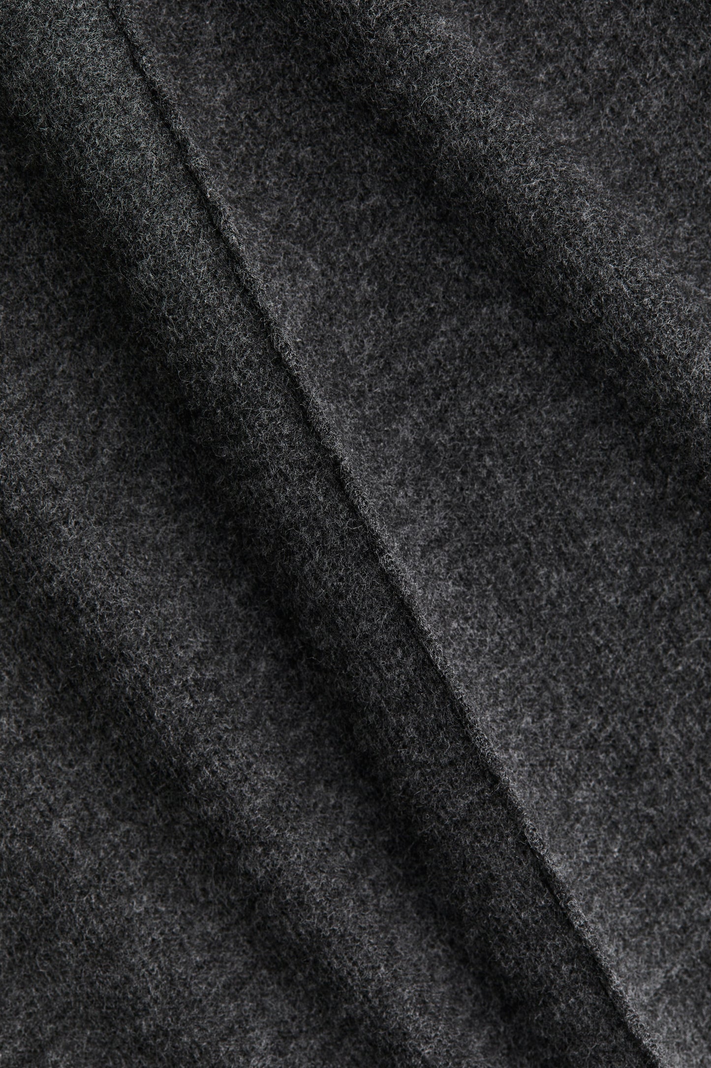 Loose-fit fine-knit top