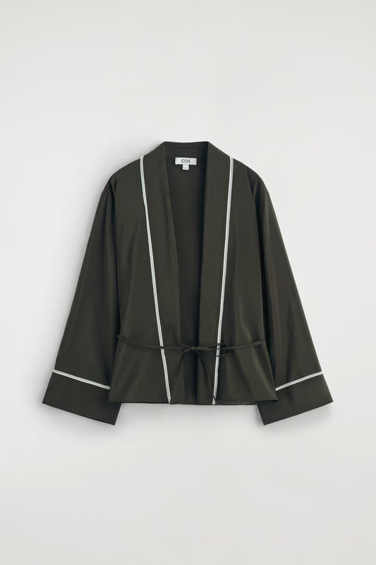 Contrast-piped belted wrap top