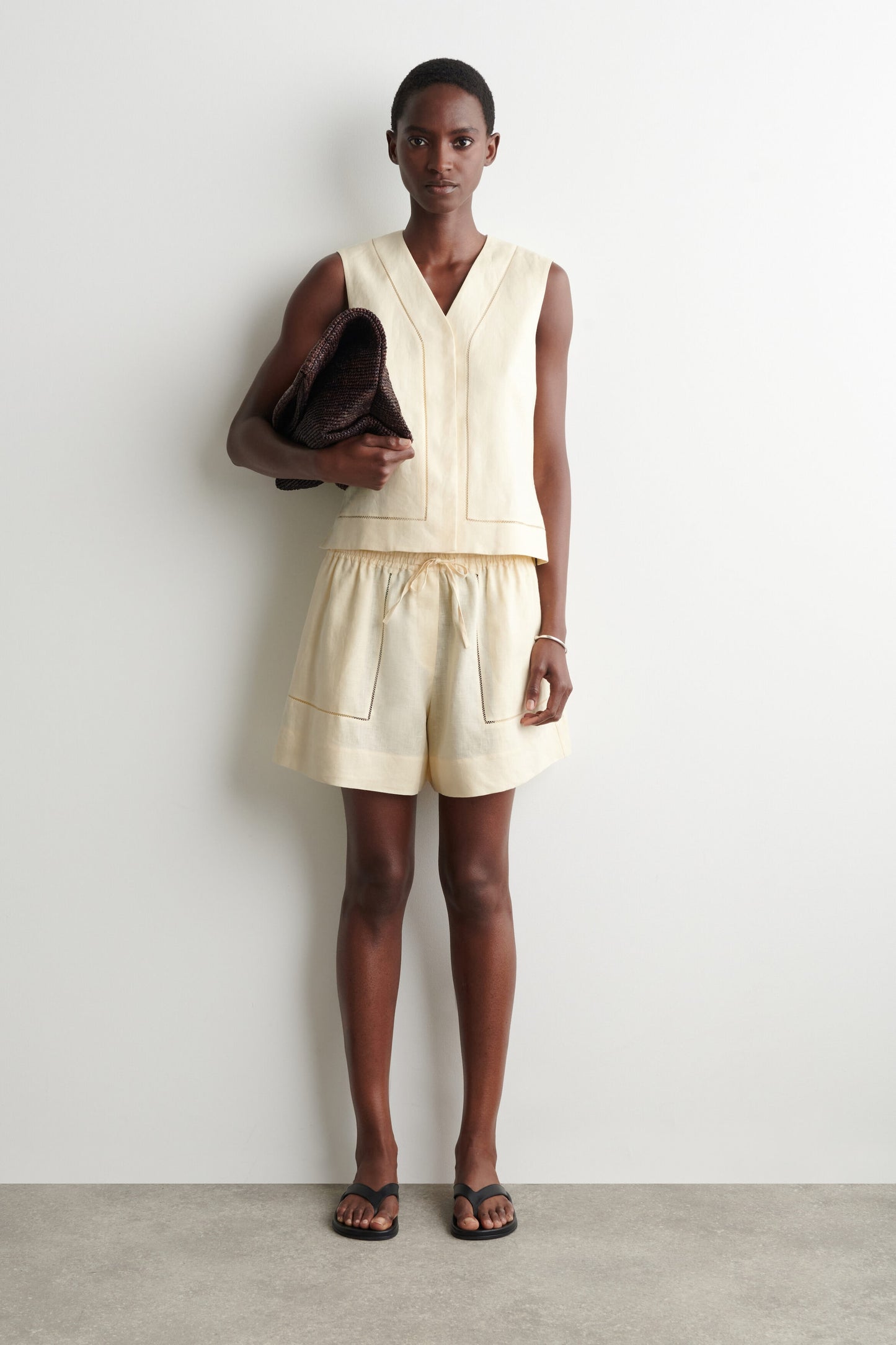 EMBROIDERED-DETAIL LINEN WAISTCOAT